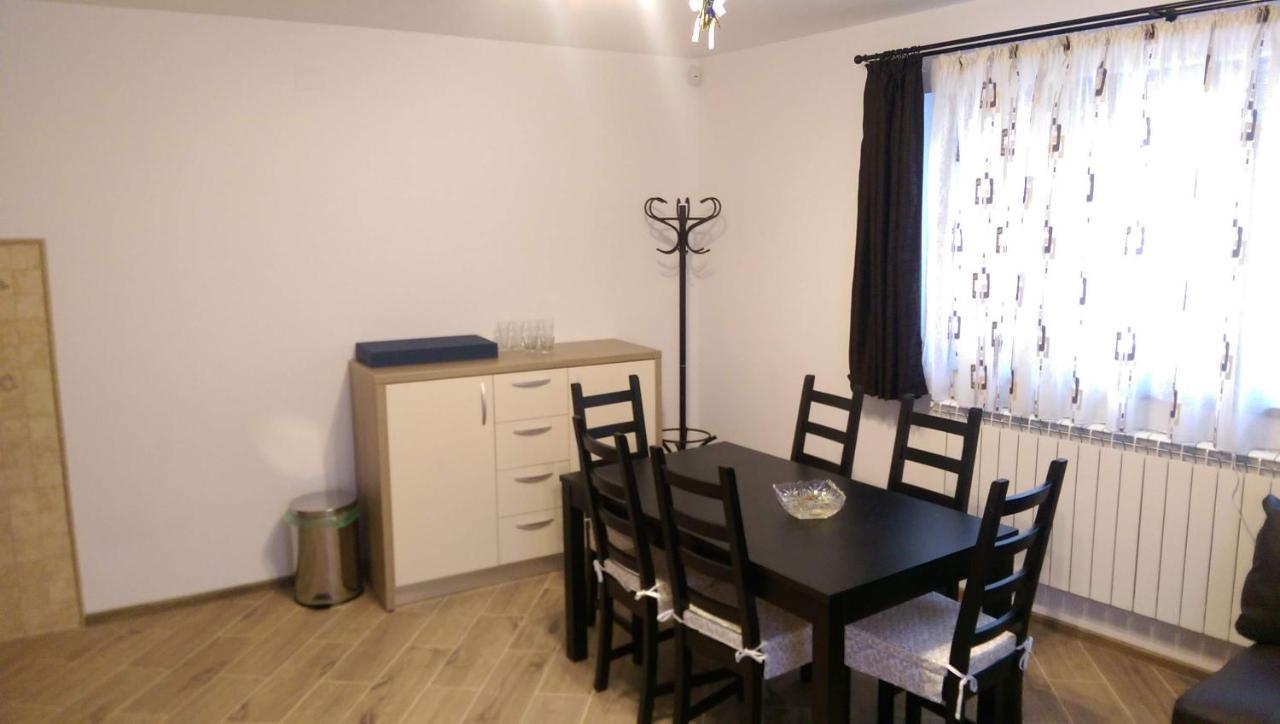 Sinca VecheEva'S Little House - Acasa La Taticul Albinelorアパートメント エクステリア 写真